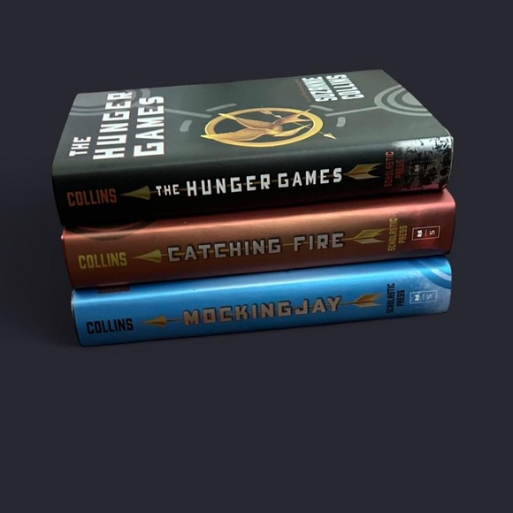 Hunger Games Trilogy Novel Series - Picture 2 of 4